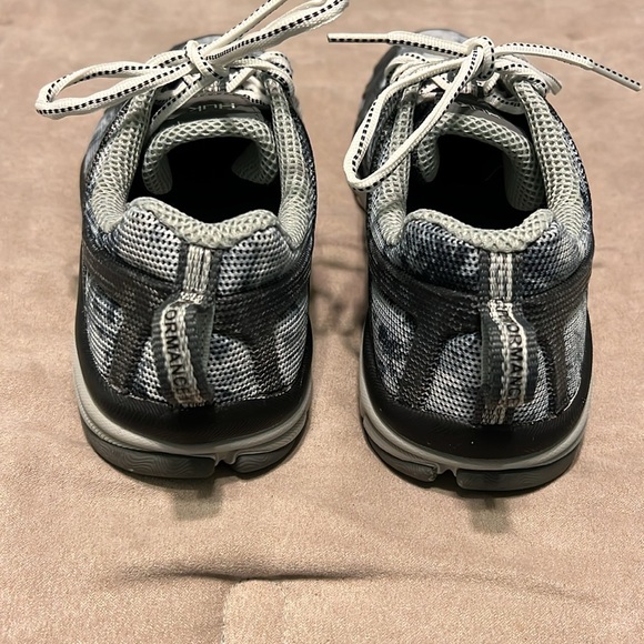 Huk Attack Subzero size 8.5. New. No wear. In Great condition - Picture 3 of 6